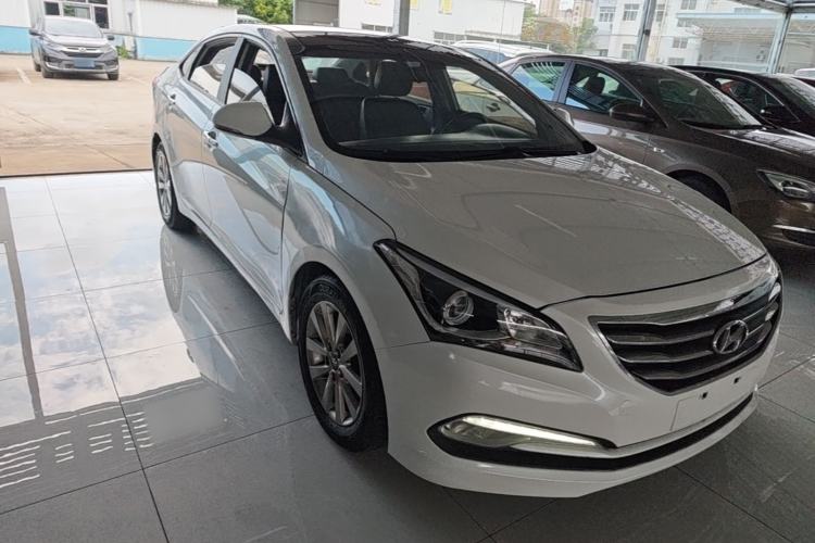 Used Hyundai Mistra 2014 1.8L Automatic Smart GLS Front Right 45 Deg