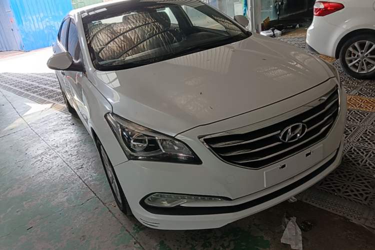 Used Hyundai Mistra 2014 1.8L Automatic Smart GLS Front Right 45 Deg