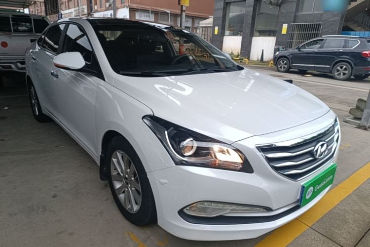 Used Hyundai Mistra 2014 1.8L Automatic Smart GLS Front Right 45 Deg