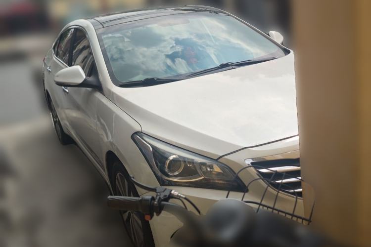 Used Hyundai Mistra 2014 1.8L Automatic Deluxe DLX Model Front Right 45 Deg