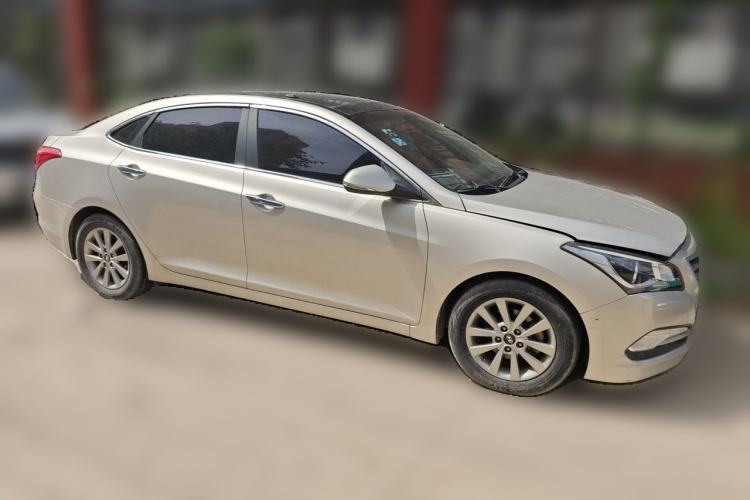 Used Hyundai Mistra 2014 1.8L Automatic Smart GLS Front Right 45 Deg