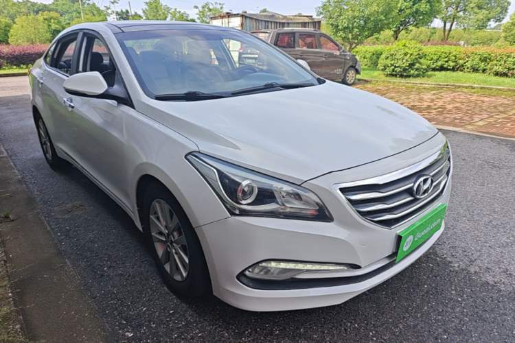 Used Hyundai Mistra 2014 1.8L Automatic Smart GLS Front Right 45 Deg