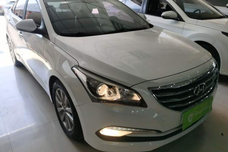 Used Hyundai Mistra 2014 1.8L Automatic Smart GLS Front Right 45 Deg