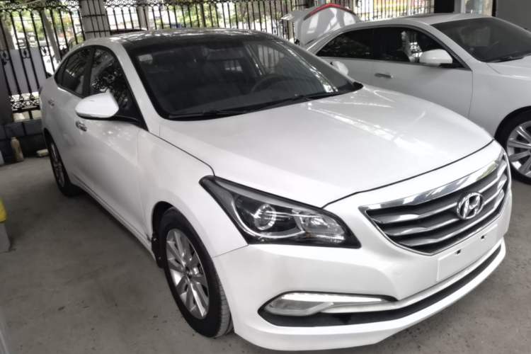 Used Hyundai Mistra 2014 1.8L Automatic Smart GLS Front Right 45 Deg
