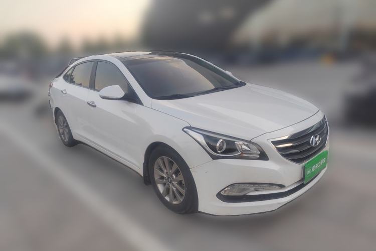 Used Hyundai Mistra 2014 1.8L Automatic Smart GLS Front Right 45 Deg