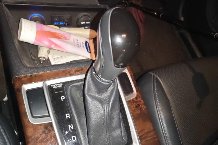 Used Hyundai Mistra 2014 1.8L Automatic Deluxe DLX Model Gear Lever
