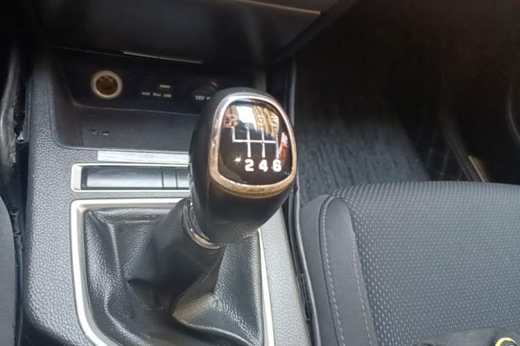Used Hyundai Mistra 2014 1.8L Manual Comfort GL Model Gear Lever