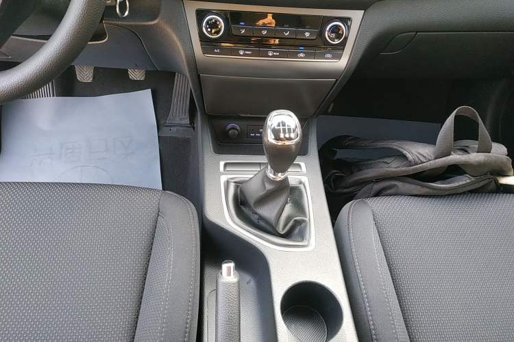 Used Hyundai Mistra 2014 1.8L Manual Comfort GL Model Gear Lever