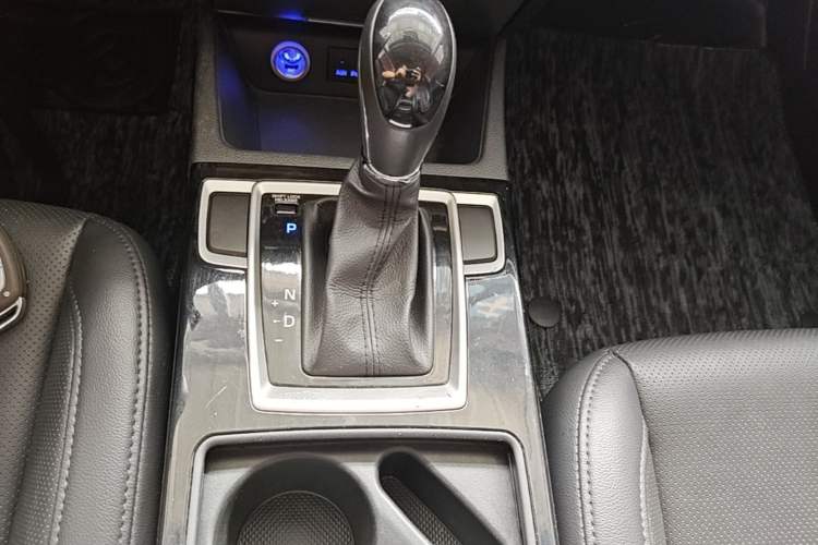 Used Hyundai Mistra 2014 1.8L Automatic Deluxe DLX Model Gear Lever