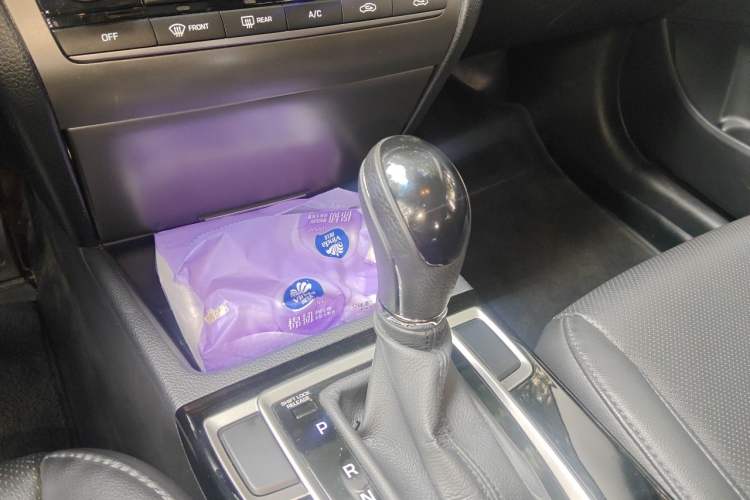 Used Hyundai Mistra 2014 1.8L Automatic Smart GLS Gear Lever