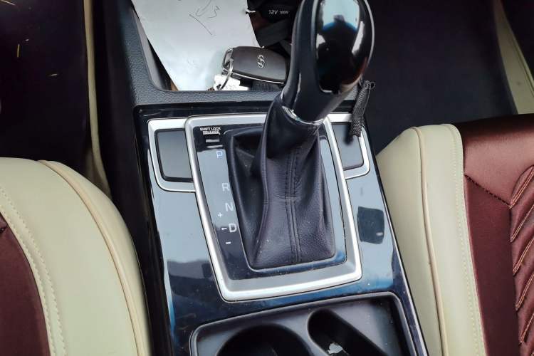 Used Hyundai Mistra 2014 1.8L Automatic Smart GLS Gear Lever