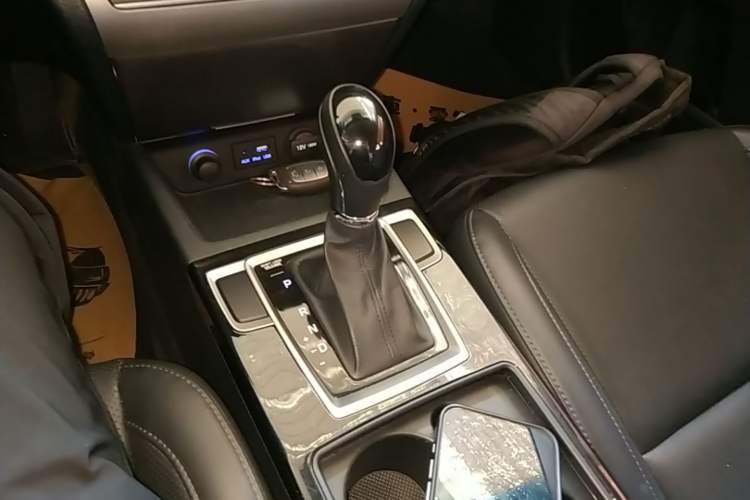 Used Hyundai Mistra 2014 1.8L Automatic Smart GLS Gear Lever