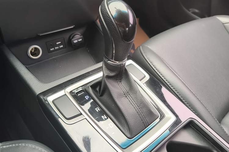 Used Hyundai Mistra 2014 1.8L Automatic Smart GLS Gear Lever