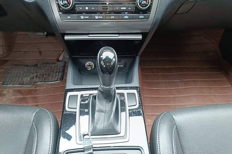 Used Hyundai Mistra 2014 1.8L Automatic Smart GLS Gear Lever