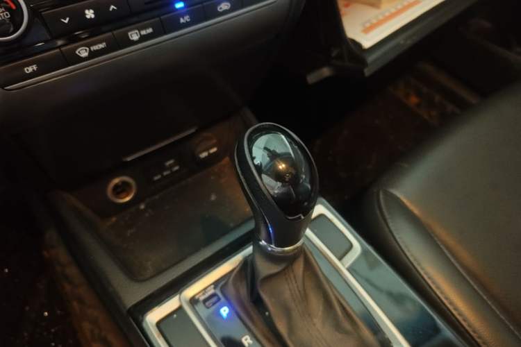Used Hyundai Mistra 2014 1.8L Automatic Smart GLS Gear Lever