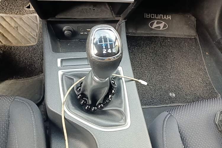 Used Hyundai Mistra 2014 1.8L Manual Comfort GL Model Gear Lever