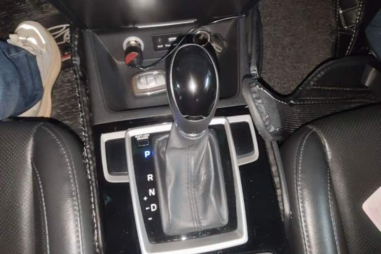 Used Hyundai Mistra 2014 1.8L Automatic Smart GLS Gear Lever