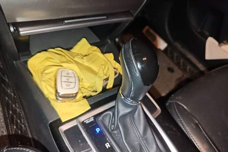 Used Hyundai Mistra 2014 1.8L Automatic Smart GLS Gear Lever
