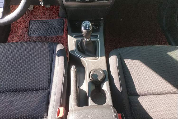 Used Hyundai Mistra 2014 1.8L Manual Comfort GL Model Gear Lever