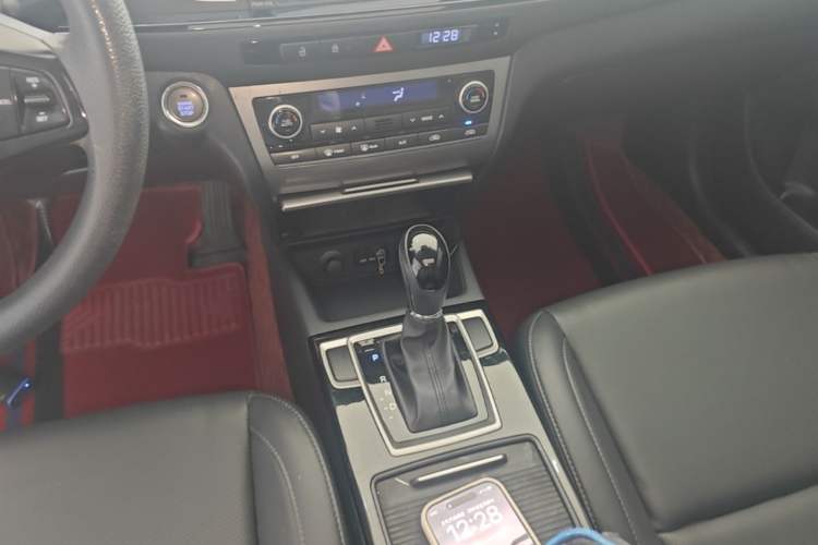 Used Hyundai Mistra 2014 1.8L Automatic Smart GLS Gear Lever