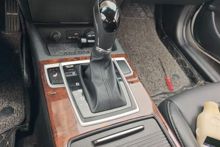 Used Hyundai Mistra 2014 1.8L Automatic Deluxe DLX Model Gear Lever