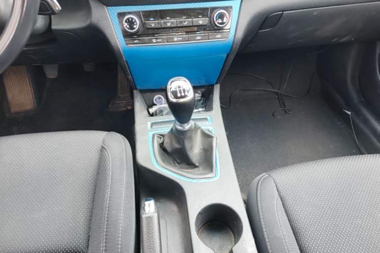 Used Hyundai Mistra 2014 1.8L Manual Comfort GL Model Gear Lever