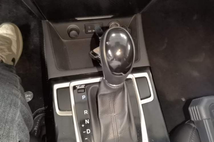 Used Hyundai Mistra 2014 1.8L Automatic Smart GLS Gear Lever