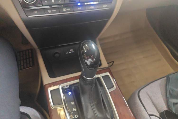 Used Hyundai Mistra 2014 1.8L Automatic Deluxe DLX Model Gear Lever