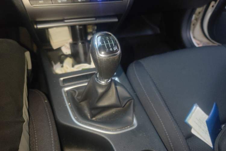 Used Hyundai Mistra 2014 1.8L Manual Comfort GL Model Gear Lever