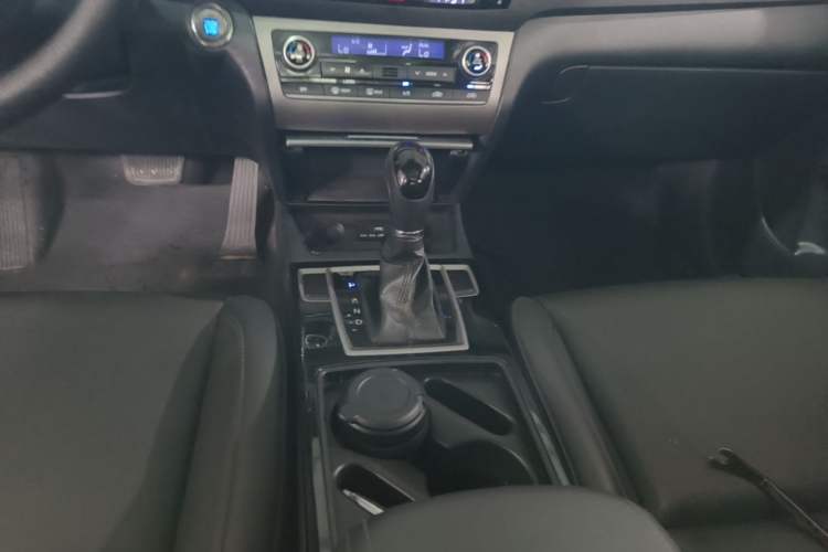 Used Hyundai Mistra 2014 1.8L Automatic Smart GLS Gear Lever
