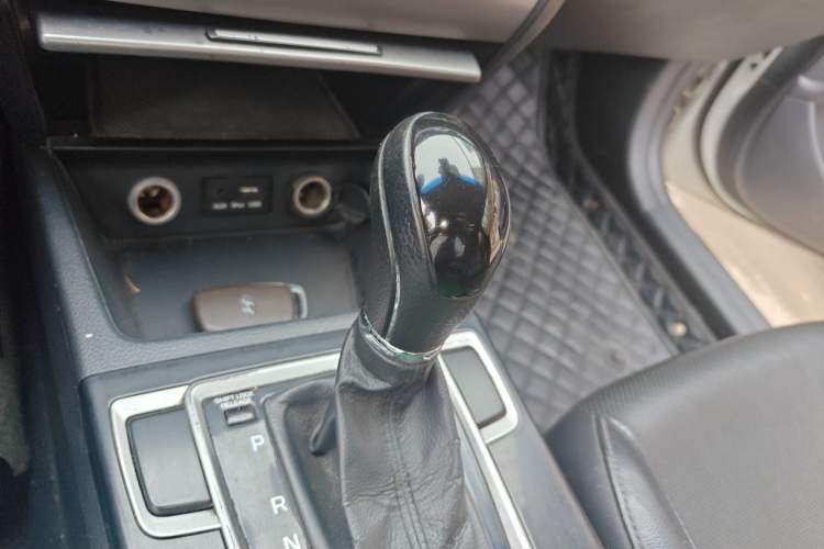 Used Hyundai Mistra 2014 1.8L Automatic Smart GLS Gear Lever