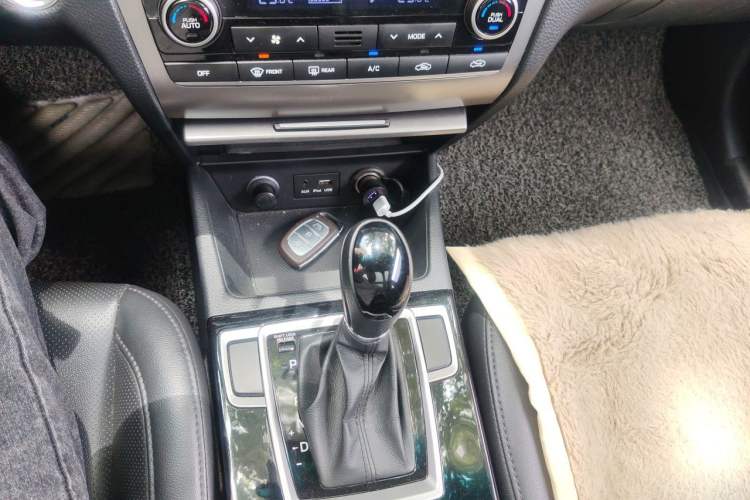 Used Hyundai Mistra 2014 1.8L Automatic Smart GLS Gear Lever