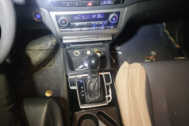 Used Hyundai Mistra 2014 1.8L Automatic Smart GLS Gear Lever