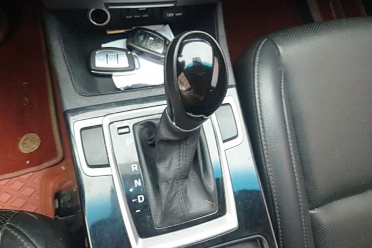 Used Hyundai Mistra 2014 1.8L Automatic Smart GLS Gear Lever