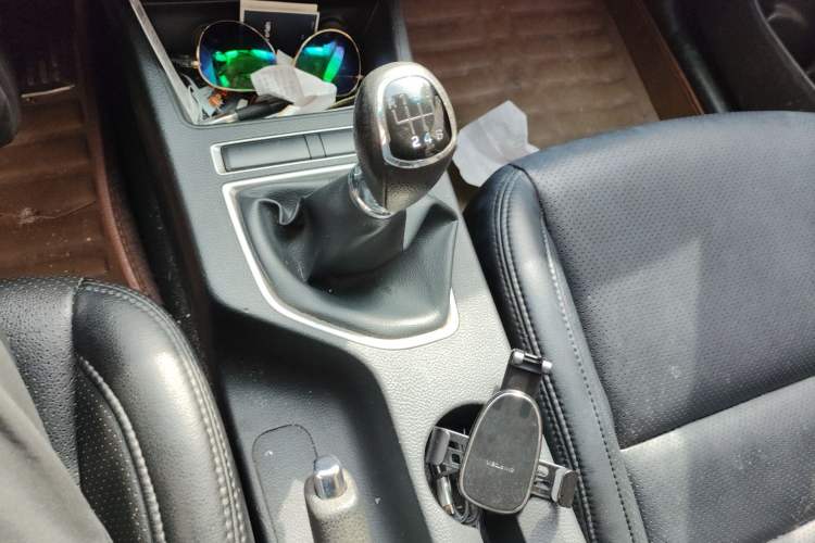 Used Hyundai Mistra 2014 1.8L Manual Comfort GL Model Gear Lever