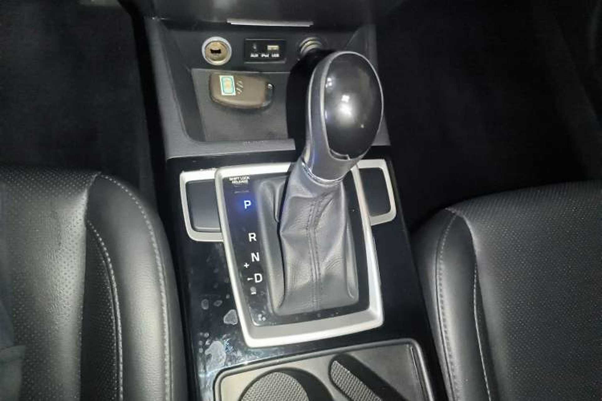 Used Hyundai Mistra 2014 1.8L Automatic Smart GLS Gear Lever
