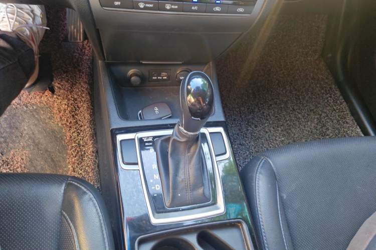 Used Hyundai Mistra 2014 1.8L Automatic Smart GLS Gear Lever