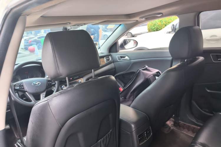 Used Hyundai Mistra 2014 1.8L Automatic Smart GLS Headliner