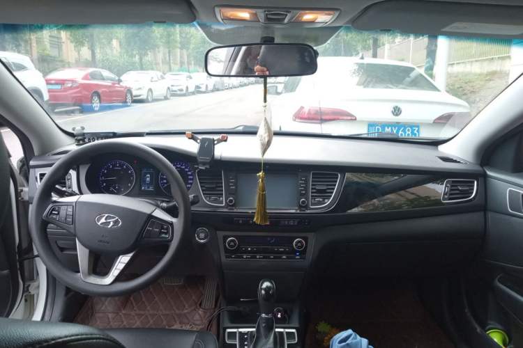 Used Hyundai Mistra 2014 1.8L Automatic Smart GLS Headliner