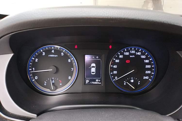 Used Hyundai Mistra 2014 1.8L Automatic Smart GLS Instrument Cluster