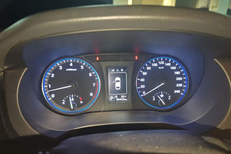 Used Hyundai Mistra 2014 1.8L Automatic Smart GLS Instrument Cluster
