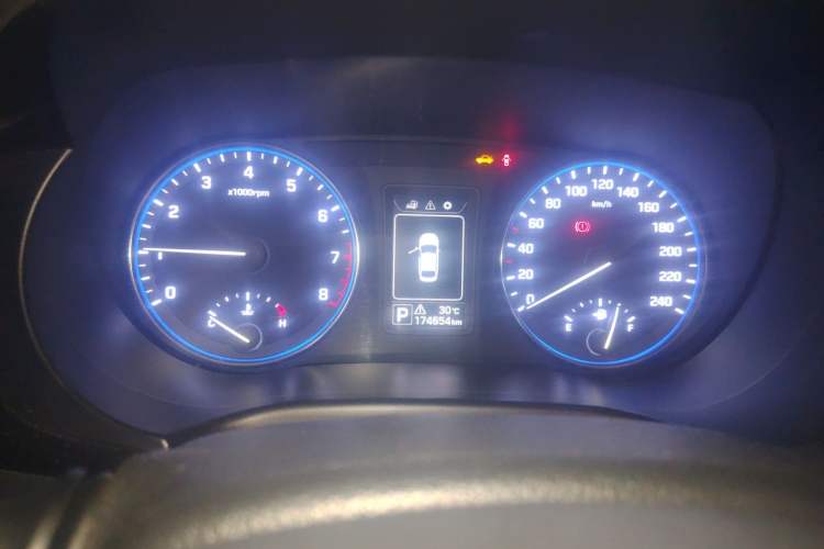 Used Hyundai Mistra 2014 1.8L Automatic Smart GLS Instrument Cluster