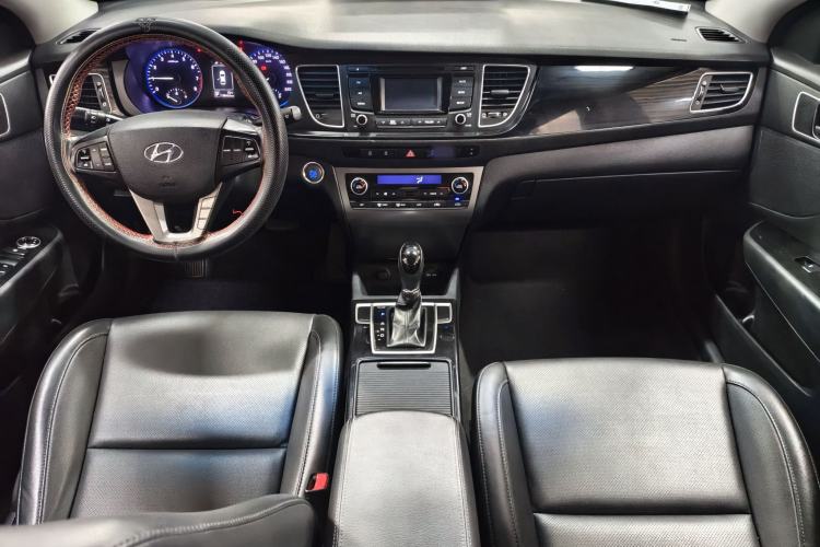 Used Hyundai Mistra 2014 1.8L Automatic Smart GLS Interior 1
