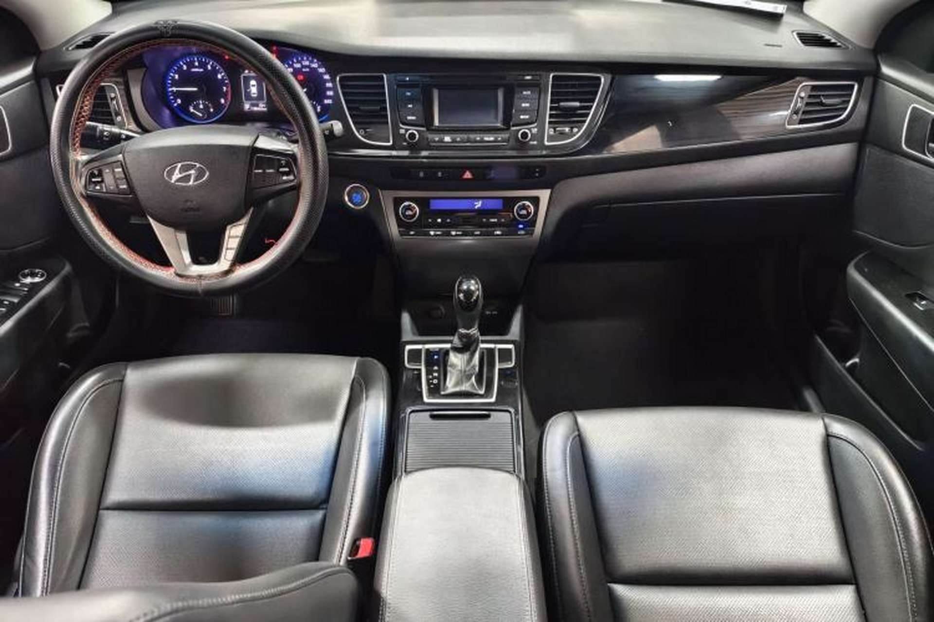 Used Hyundai Mistra 2014 1.8L Automatic Smart GLS Interior 1