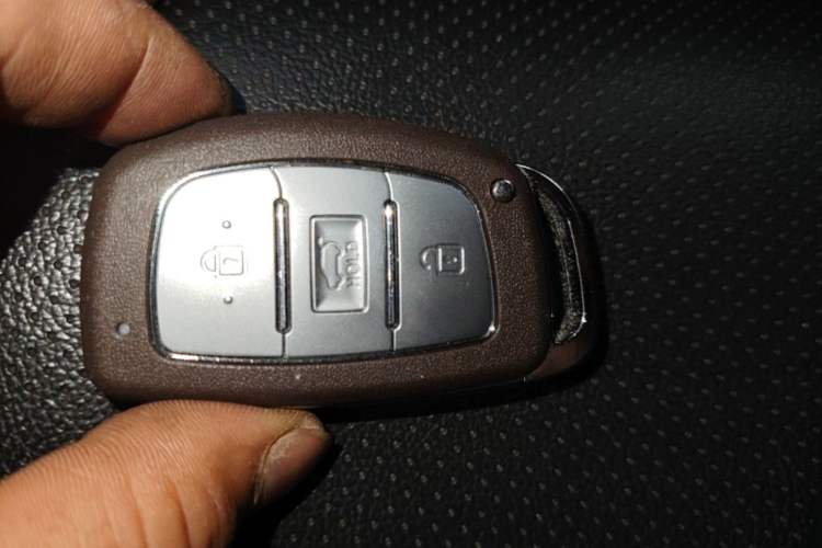 Used Hyundai Mistra 2014 1.8L Automatic Smart GLS Interior 1