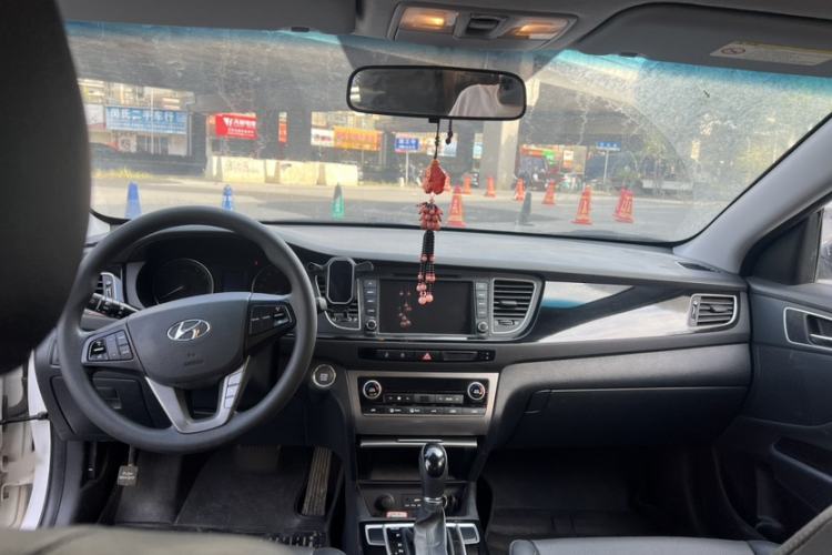 Used Hyundai Mistra 2014 1.8L Automatic Smart GLS Interior 1