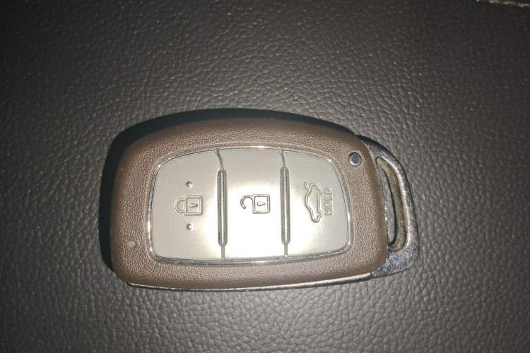 Used Hyundai Mistra 2014 1.8L Automatic Smart GLS Interior 1