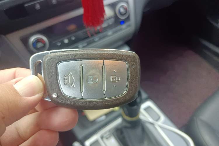 Used Hyundai Mistra 2014 1.8L Automatic Smart GLS Interior 1