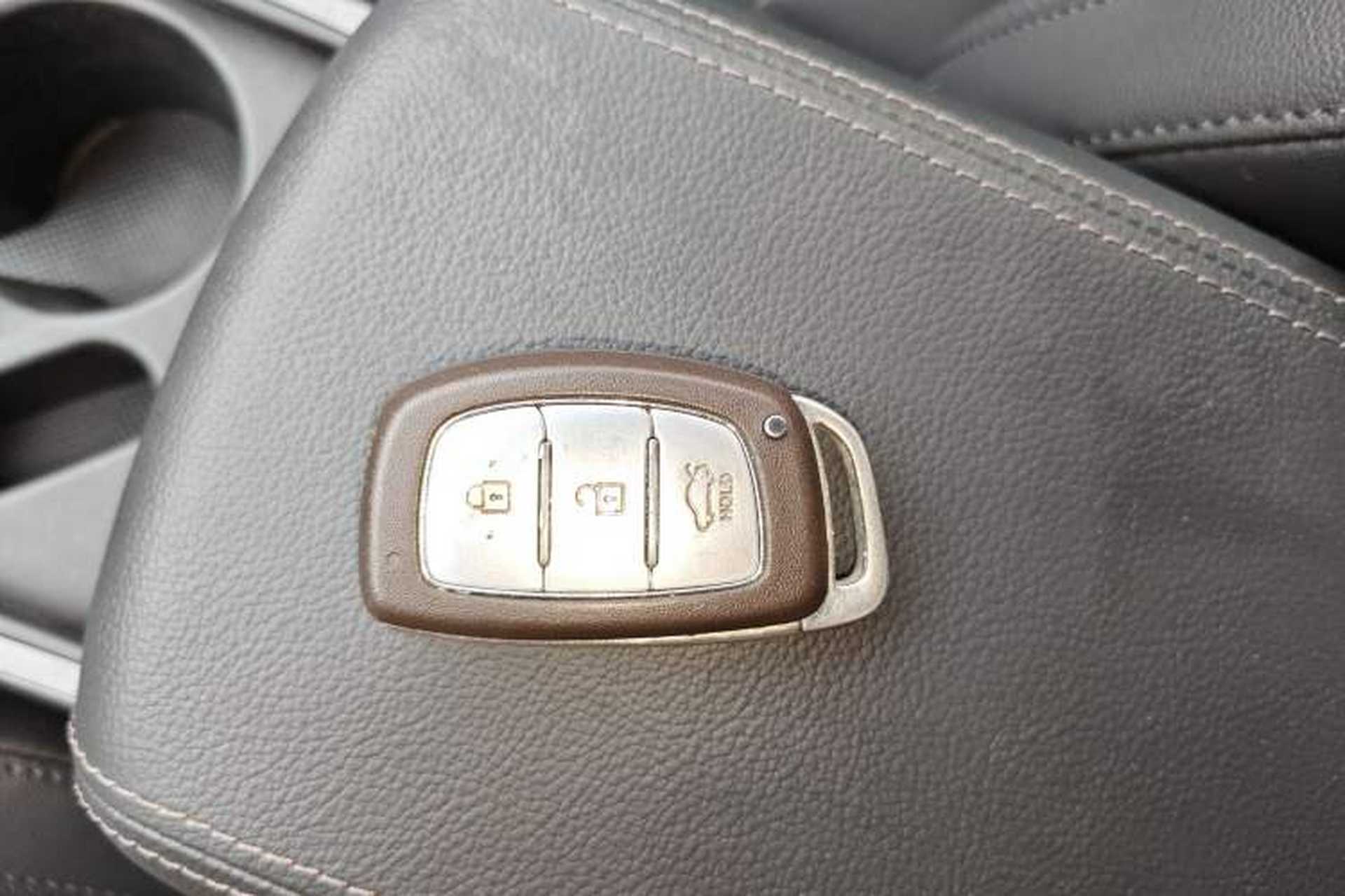 Used Hyundai Mistra 2014 1.8L Automatic Smart GLS Interior 1