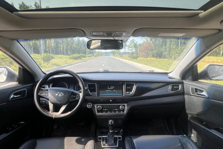Used Hyundai Mistra 2014 1.8L Automatic Smart GLS Interior 1